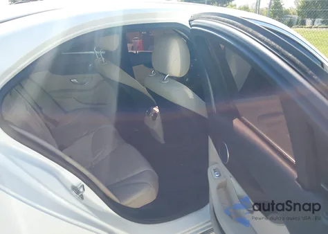 2015 Mercedes-Benz C 300 z USA, uszkodzony, nr VIN 55SWF4JBXFU087849